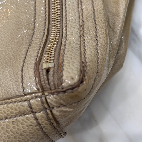 Yves Saint Laurent Downtown Patent leather tote - Picture 15 of 15